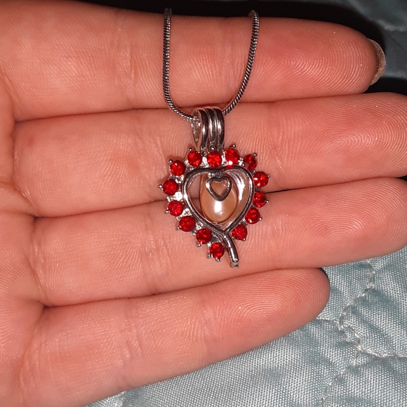 Necklace with a pearl in it. - Picture 3 of 4